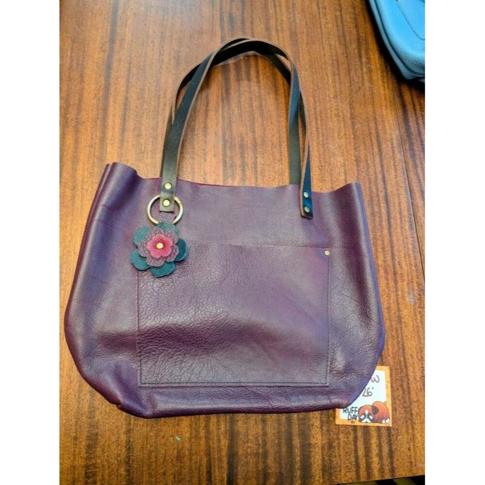 PLG med tote in plum